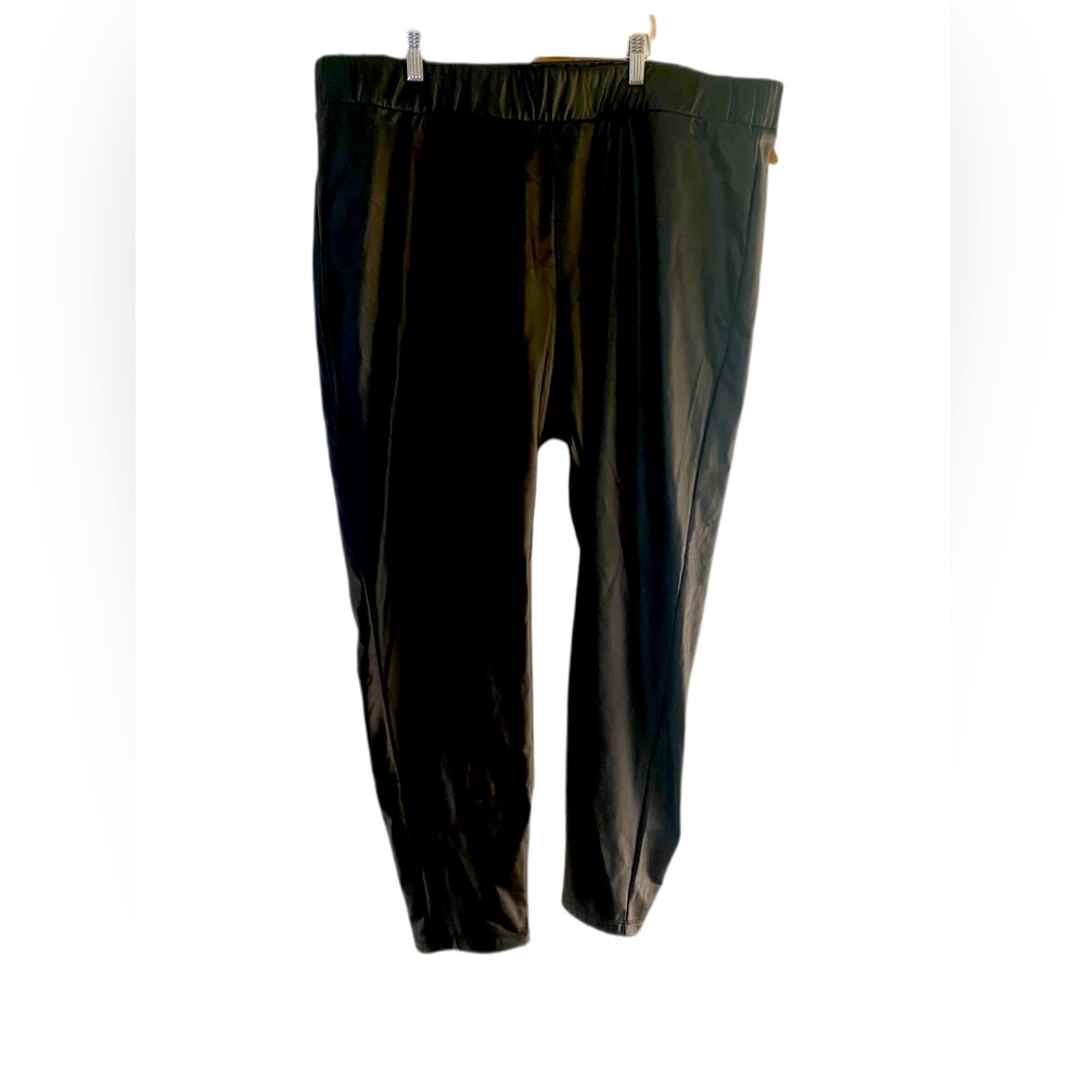 Women’s plus size faux, leather leggings Black